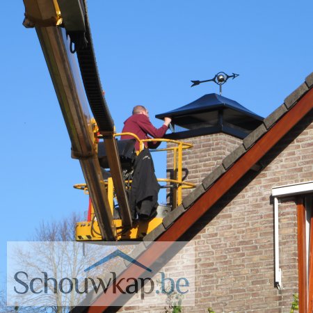 Monteren schouwkap met windwijzer